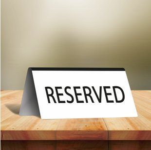 Табличка "Resеrved" 100х50мм  из металла белого цвета двухсторонняя DNM 1413 фото