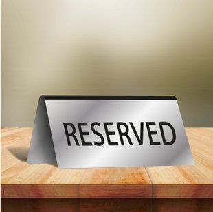 Табличка "Resеrved" 150х60мм из металла серебрянного цвета  двухсторонняя DNM 1415 фото